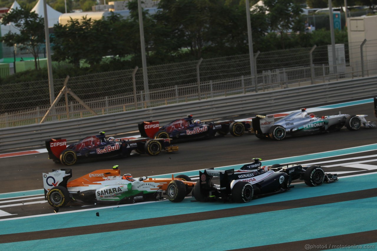 GP ABU DHABI, Gara: The crash of Nico Hulkenberg (GER) Sahara Force India F1 Team VJM05 e Bruno Senna (BRA) Williams F1 Team FW34