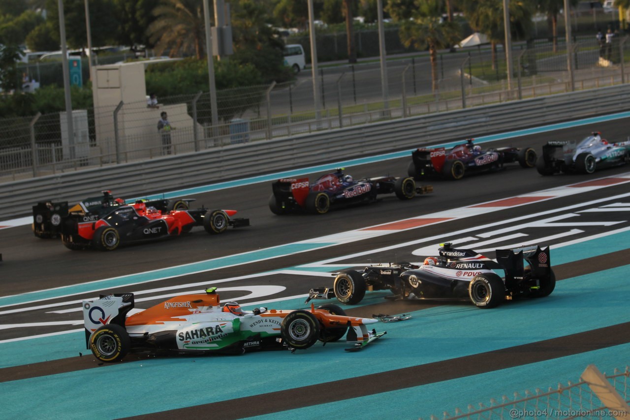GP ABU DHABI, Gara: The crash of Nico Hulkenberg (GER) Sahara Force India F1 Team VJM05 e Bruno Senna (BRA) Williams F1 Team FW34