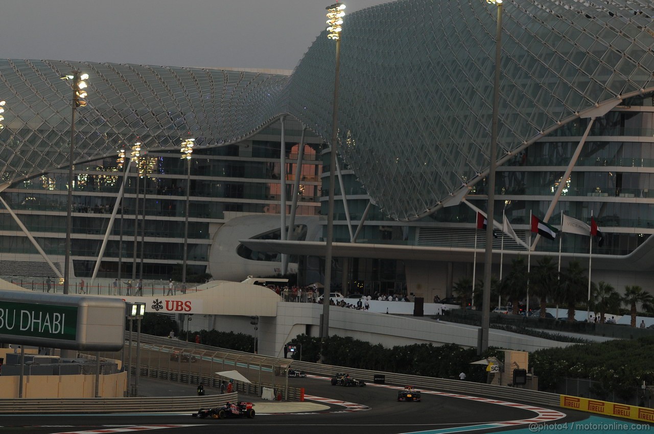 GP ABU DHABI, Gara: Daniel Ricciardo (AUS) Scuderia Toro Rosso STR7