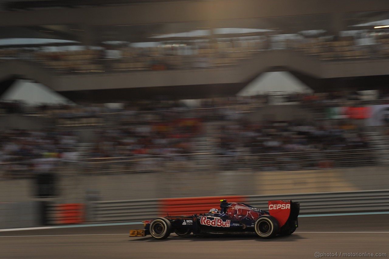 GP ABU DHABI, Gara: Jean-Eric Vergne (FRA) Scuderia Toro Rosso STR7
