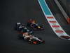GP ABU DHABI, Gara: Sebastian Vettel (GER) Red Bull Racing RB8 overtakes Bruno Senna (BRA) Williams F1 Team FW34