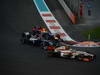 GP ABU DHABI, Gara: Sebastian Vettel (GER) Red Bull Racing RB8 overtakes Bruno Senna (BRA) Williams F1 Team FW34