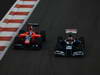 GP ABU DHABI, Rennen: Bruno Senna (BRA) Williams F1 Team FW34 überholt Timo Glock (GER) Marussia F1 Team MR01