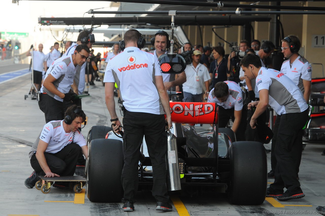 GP ABU DHABI, Prove Libere 3: Jenson Button (GBR) McLaren Mercedes MP4-27