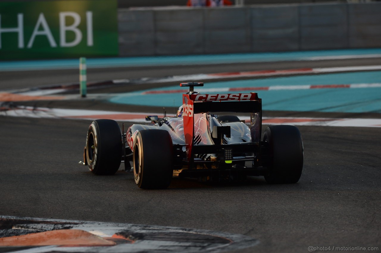 GP ABU DHABI, Qualifiche: Daniel Ricciardo (AUS) Scuderia Toro Rosso STR7