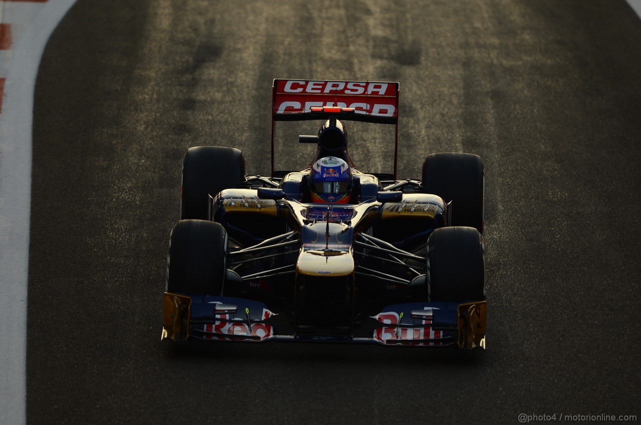 GP ABU DHABI, Qualifiche: Daniel Ricciardo (AUS) Scuderia Toro Rosso STR7