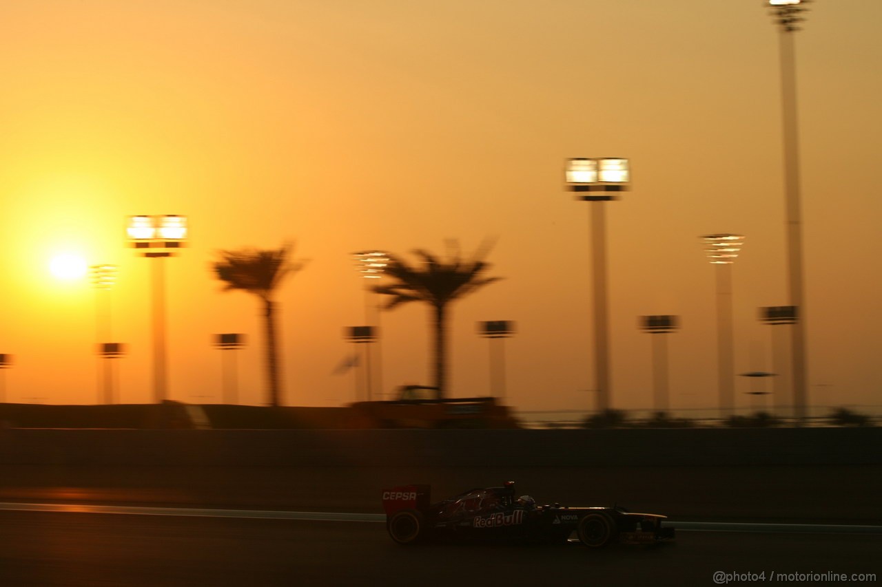 GP ABU DHABI, Qualifiche: Daniel Ricciardo (AUS) Scuderia Toro Rosso STR7