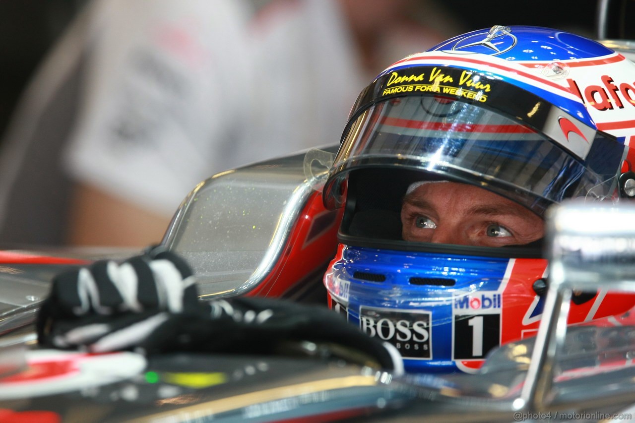 GP ABU DHABI, Prove Libere 1: Jenson Button (GBR) McLaren Mercedes MP4-27