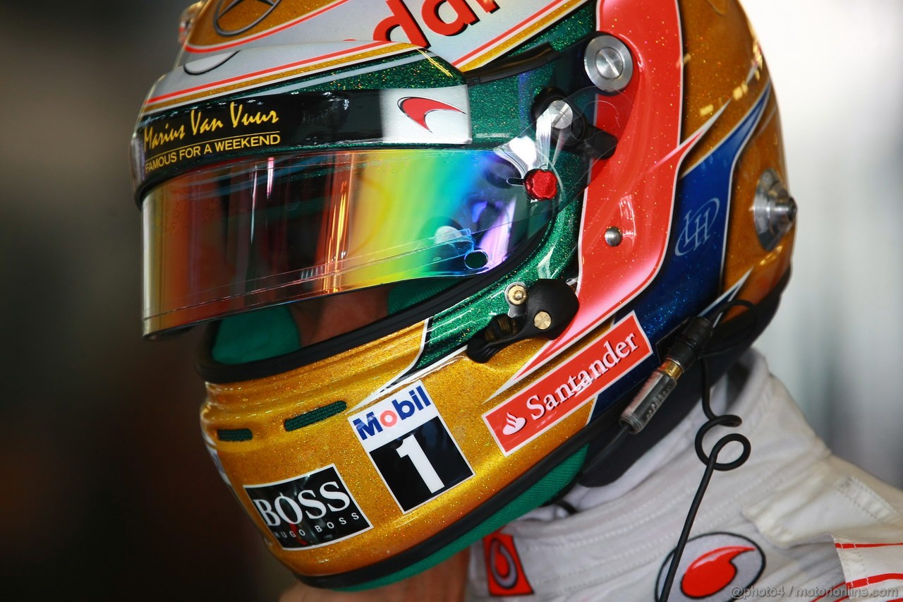 GP ABU DHABI, Prove Libere 1: Lewis Hamilton (GBR) McLaren Mercedes MP4-27