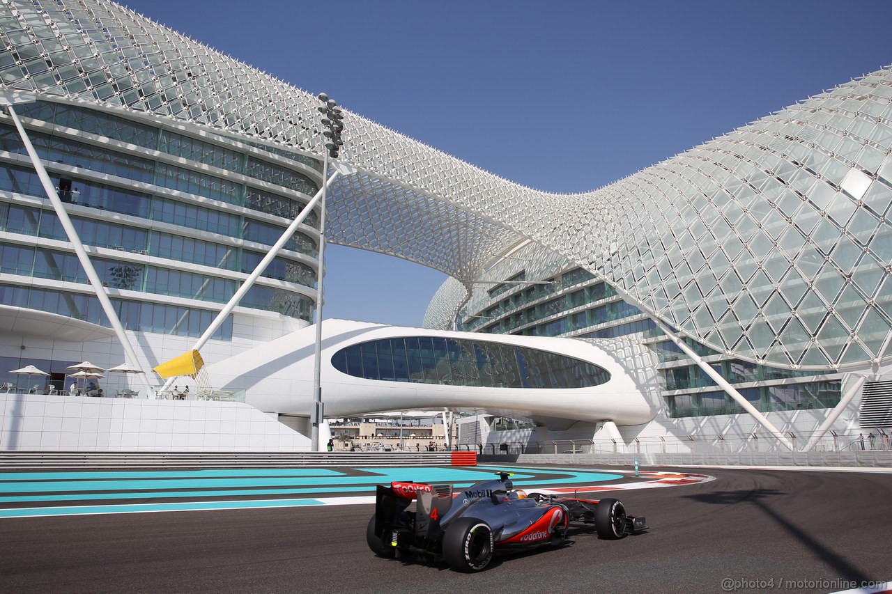 GP ABU DHABI, Prove Libere 1: Lewis Hamilton (GBR) McLaren Mercedes MP4-27