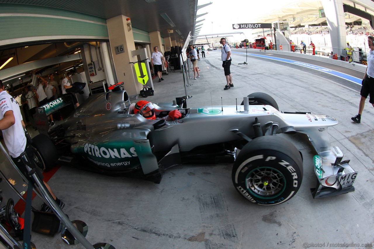 GP ABU DHABI, Prove Libere 1: Michael Schumacher (GER) Mercedes AMG F1 W03