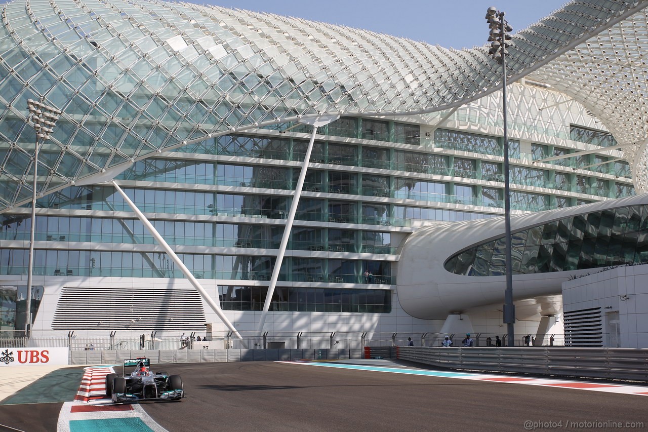 GP ABU DHABI, Prove Libere 1: Michael Schumacher (GER) Mercedes AMG F1 W03