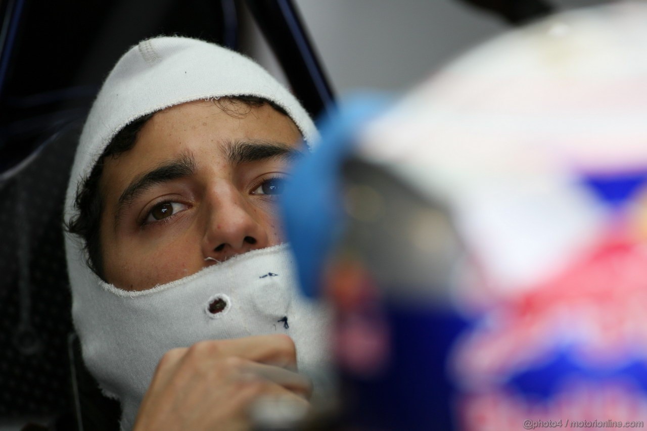 GP ABU DHABI, Prove Libere 1: Daniel Ricciardo (AUS) Scuderia Toro Rosso STR7