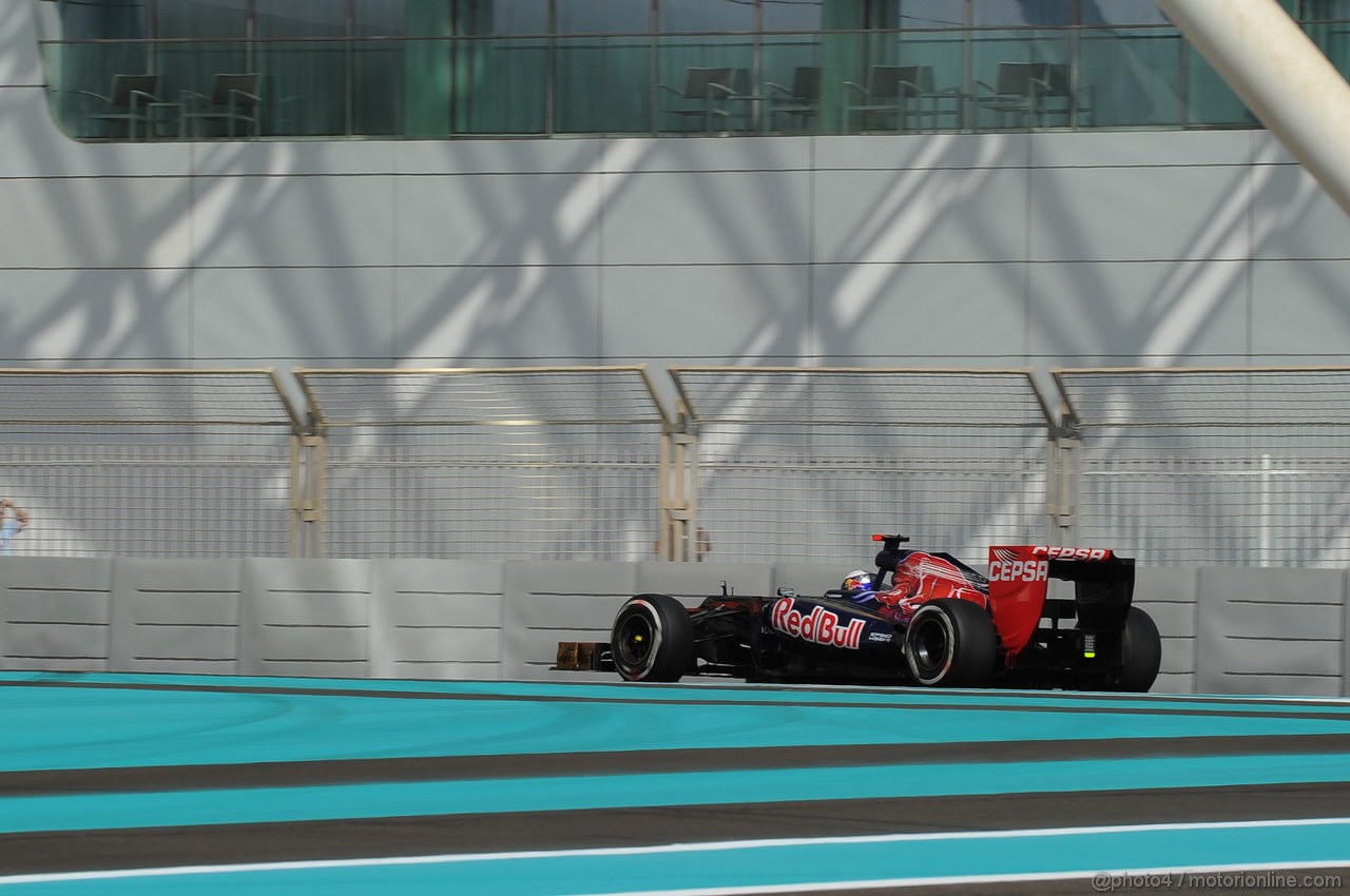 GP ABU DHABI, Prove Libere 1: Daniel Ricciardo (AUS) Scuderia Toro Rosso STR7