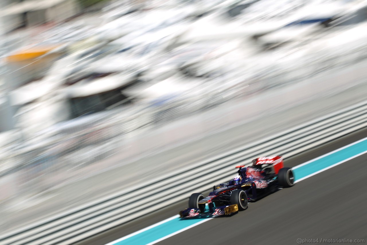 GP ABU DHABI, Prove Libere 1: Daniel Ricciardo (AUS) Scuderia Toro Rosso STR7