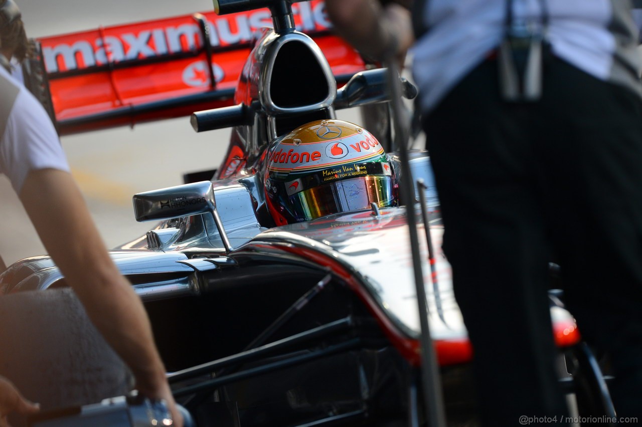 GP ABU DHABI, Prove Libere 2: Lewis Hamilton (GBR) McLaren Mercedes MP4-27