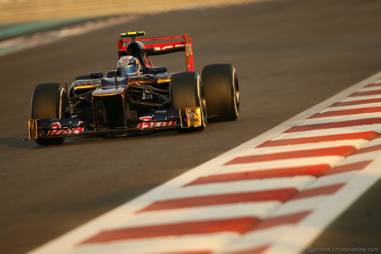 GP ABU DHABI, Prove Libere 2: Jean-Eric Vergne (FRA) Scuderia Toro Rosso STR7