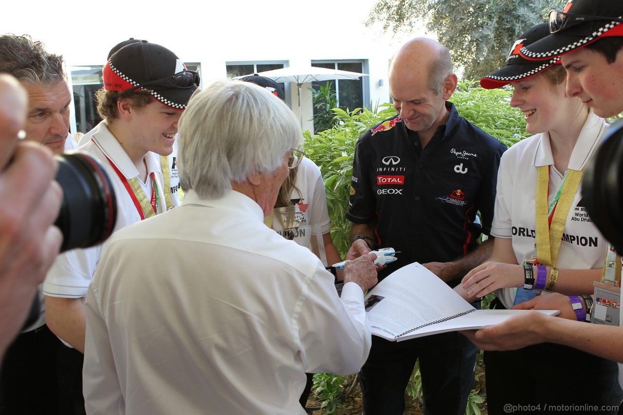 GP ABU DHABI, Bernie Ecclestone (GBR) CEO Formula One Group (FOM) e Adrian Newey (GBR), Red Bull Racing , Technical Operations Director