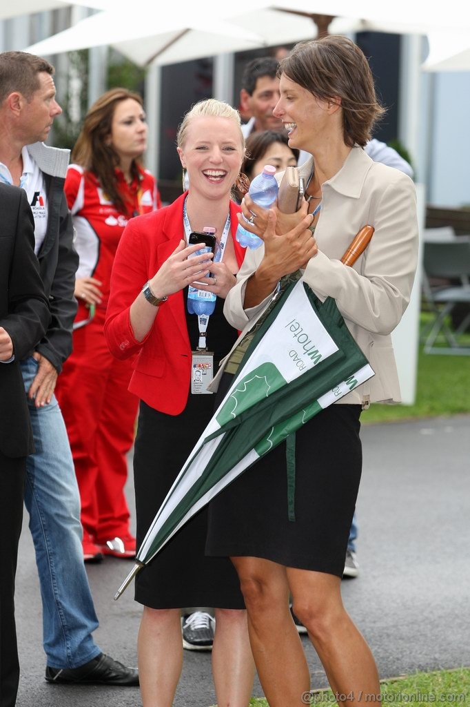 GP AUSTRALIA, Ragazzas in the paddock