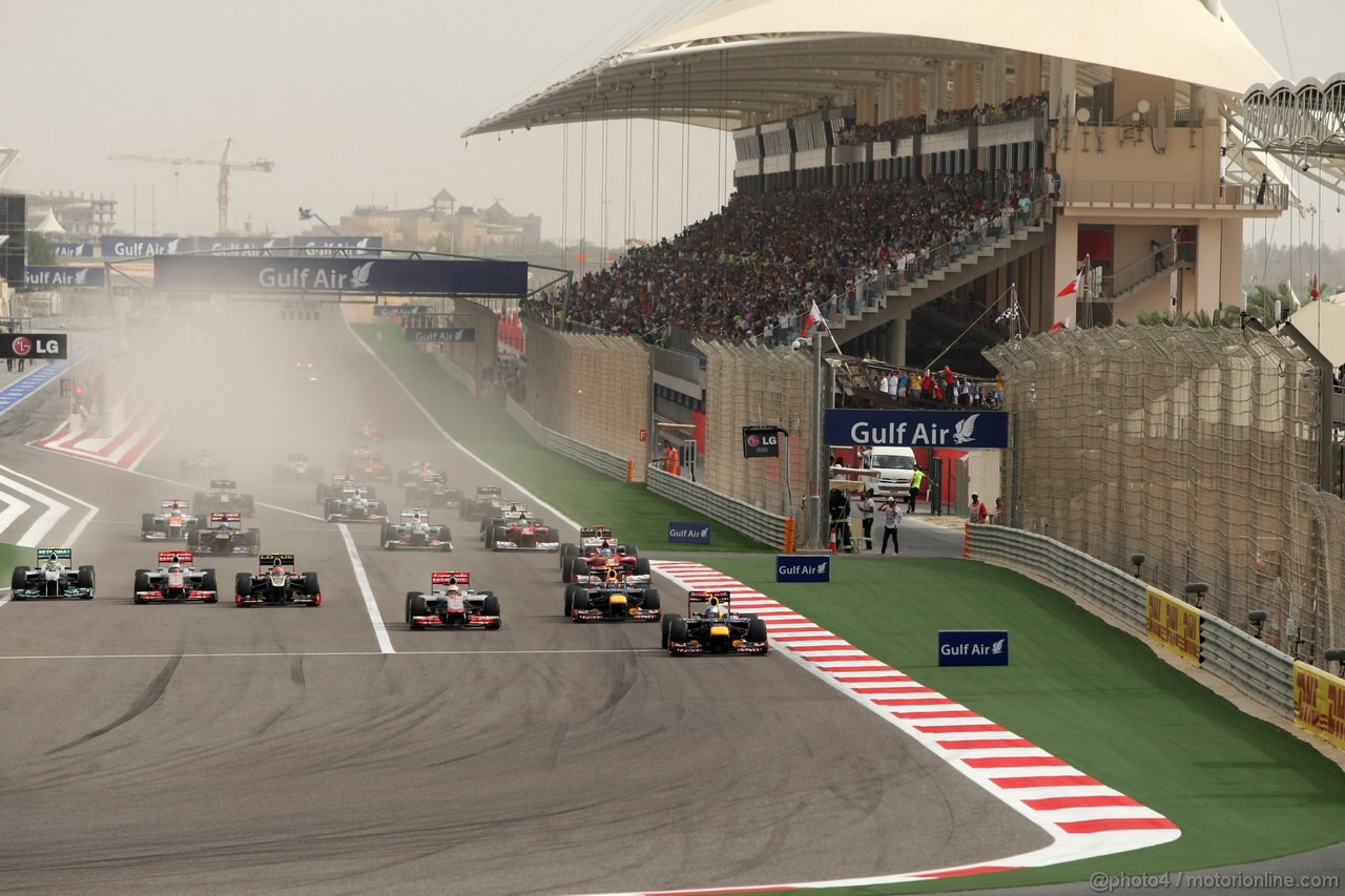 GP BAHRAIN, 22.04.2012- Gara, Start of the race