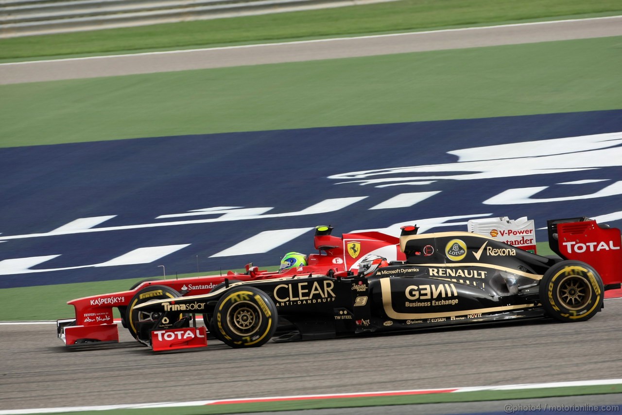 GP BAHRAIN, 22.04.2012- Gara, Felipe Massa (BRA) Ferrari F2012 e Kimi Raikkonen (FIN) Lotus F1 Team E20 