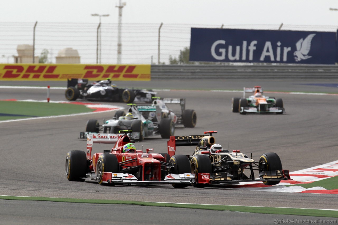GP BAHRAIN, 22.04.2012- Gara, Felipe Massa (BRA) Ferrari F2012 e Kimi Raikkonen (FIN) Lotus F1 Team E20