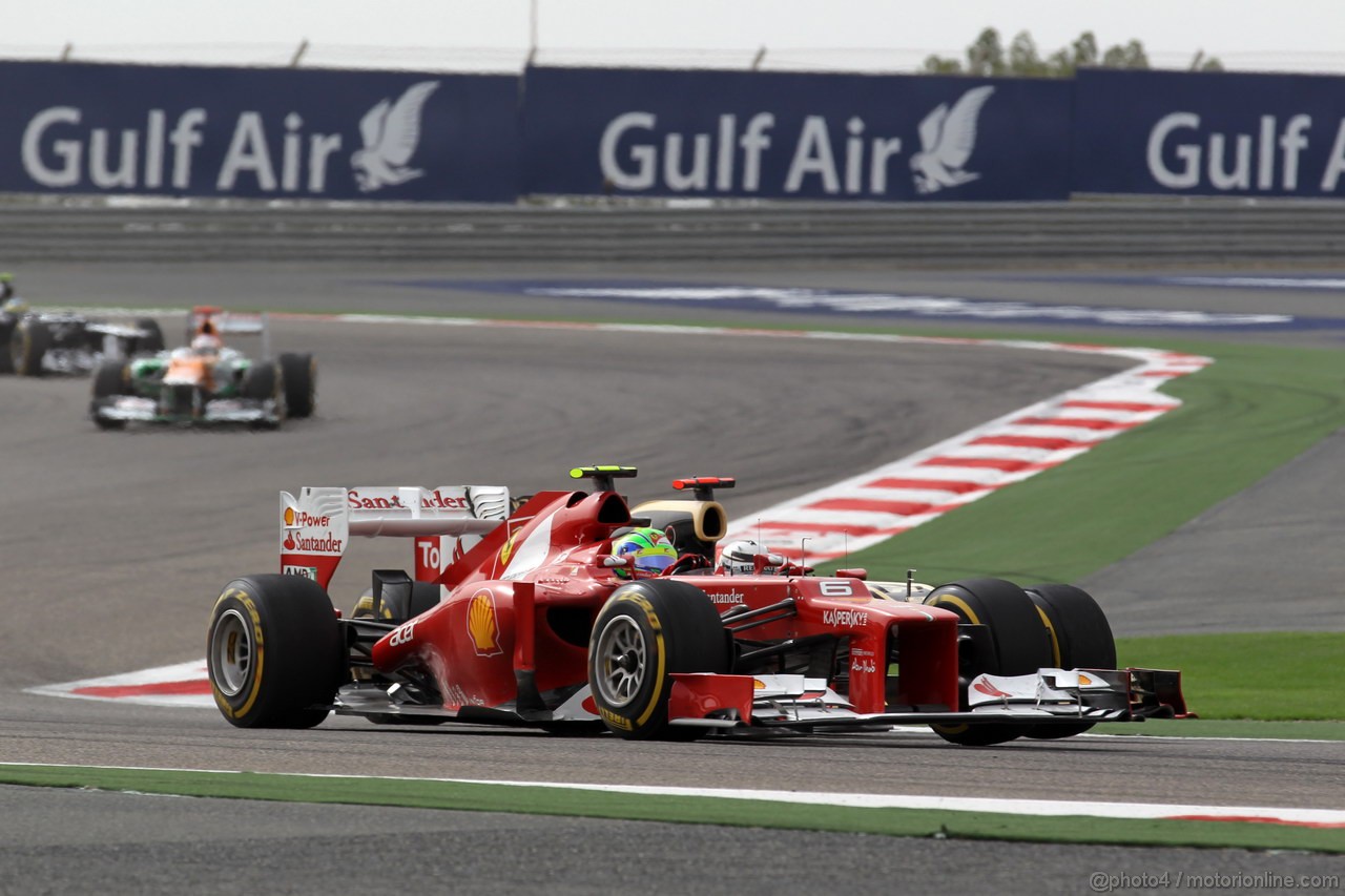 GP BAHRAIN, 22.04.2012- Gara, Felipe Massa (BRA) Ferrari F2012 e Kimi Raikkonen (FIN) Lotus F1 Team E20 