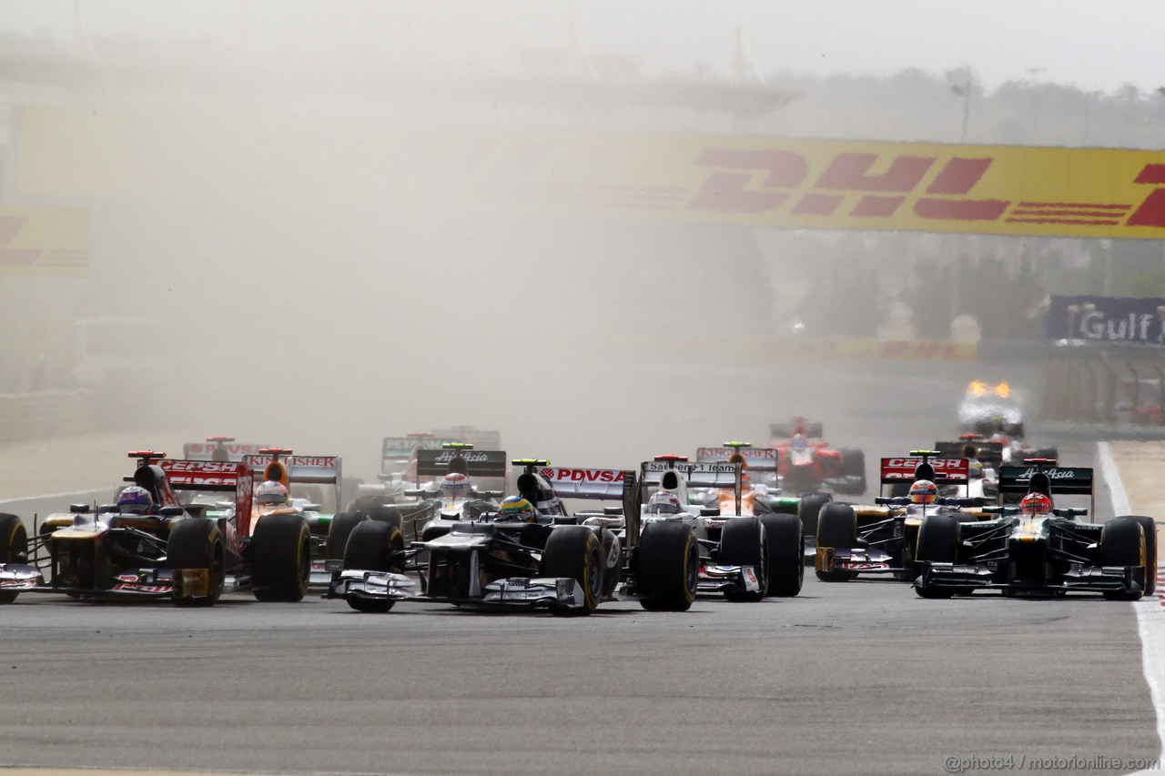 GP BAHRAIN, 22.04.2012- Gara, Start of the race, Bruno Senna (BRA) Williams F1 Team FW34 