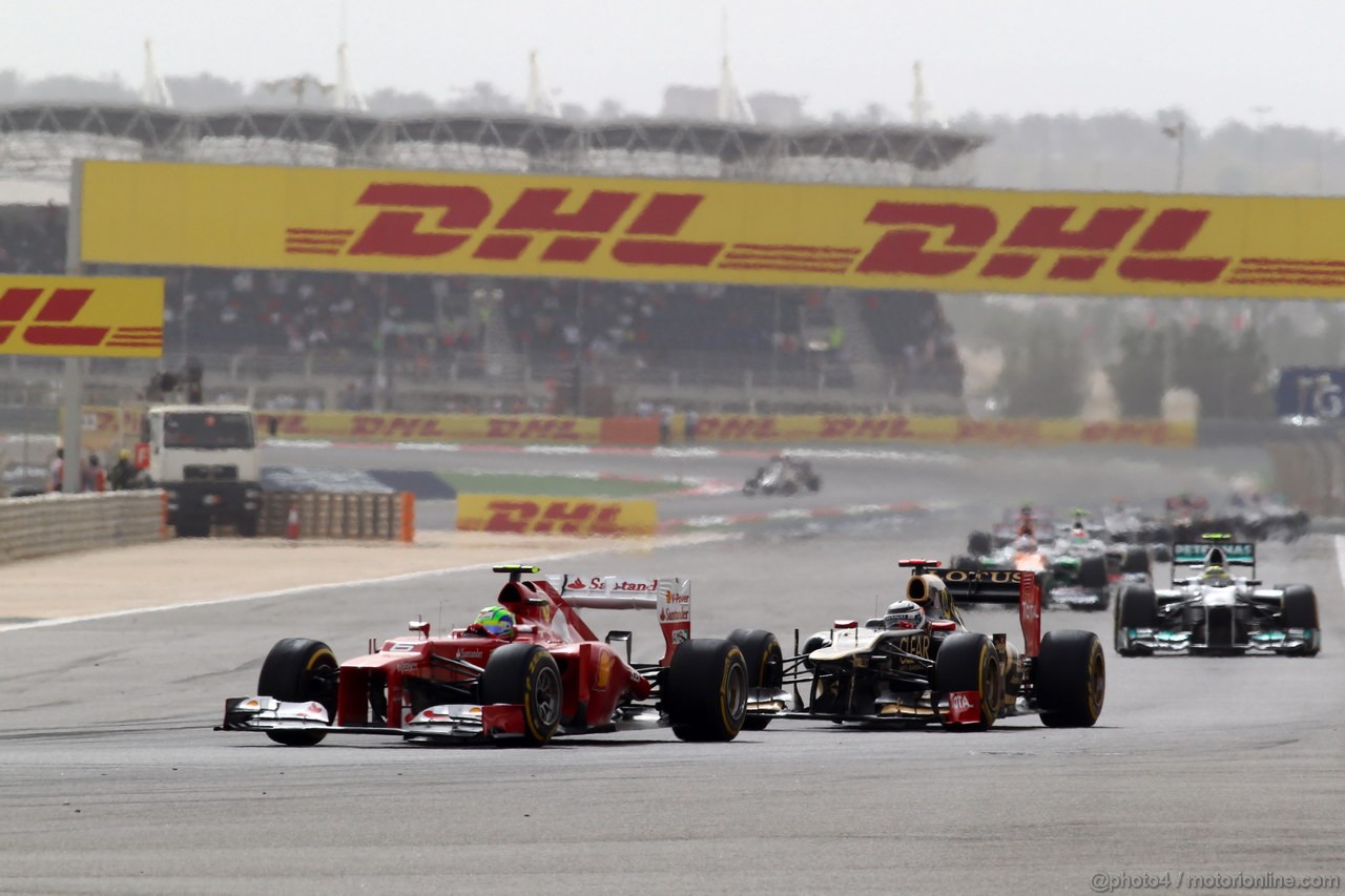 GP BAHRAIN, 22.04.2012- Gara, Felipe Massa (BRA) Ferrari F2012 davanti a Kimi Raikkonen (FIN) Lotus F1 Team E20 