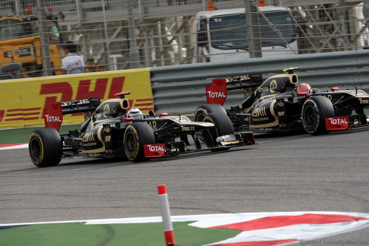 GP BAHRAIN, 22.04.2012- Gara, Kimi Raikkonen (FIN) Lotus F1 Team E20 e Romain Grosjean (FRA) Lotus F1 Team E20 