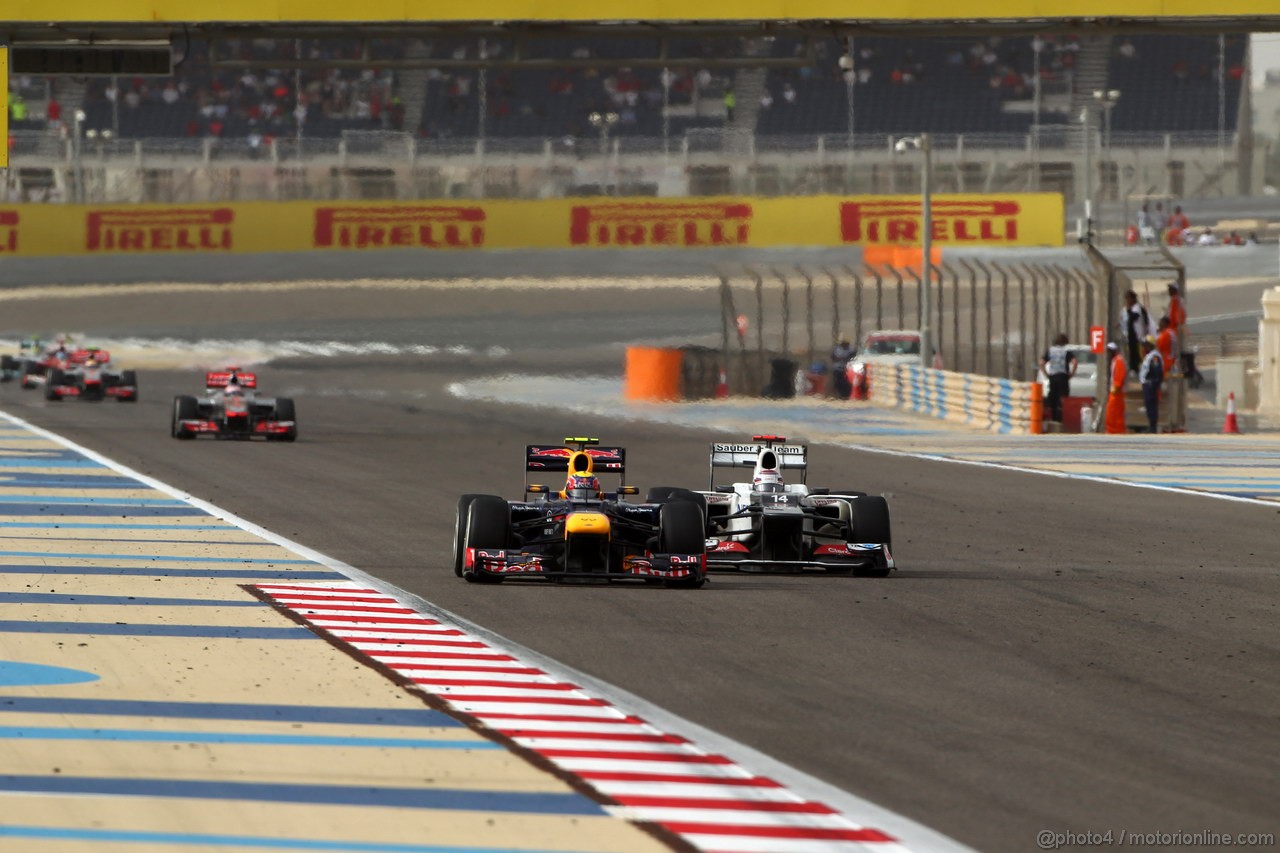 GP BAHRAIN, 22.04.2012- Gara, Mark Webber (AUS) Red Bull Racing RB8 e Kamui Kobayashi (JAP) Sauber F1 Team C31 