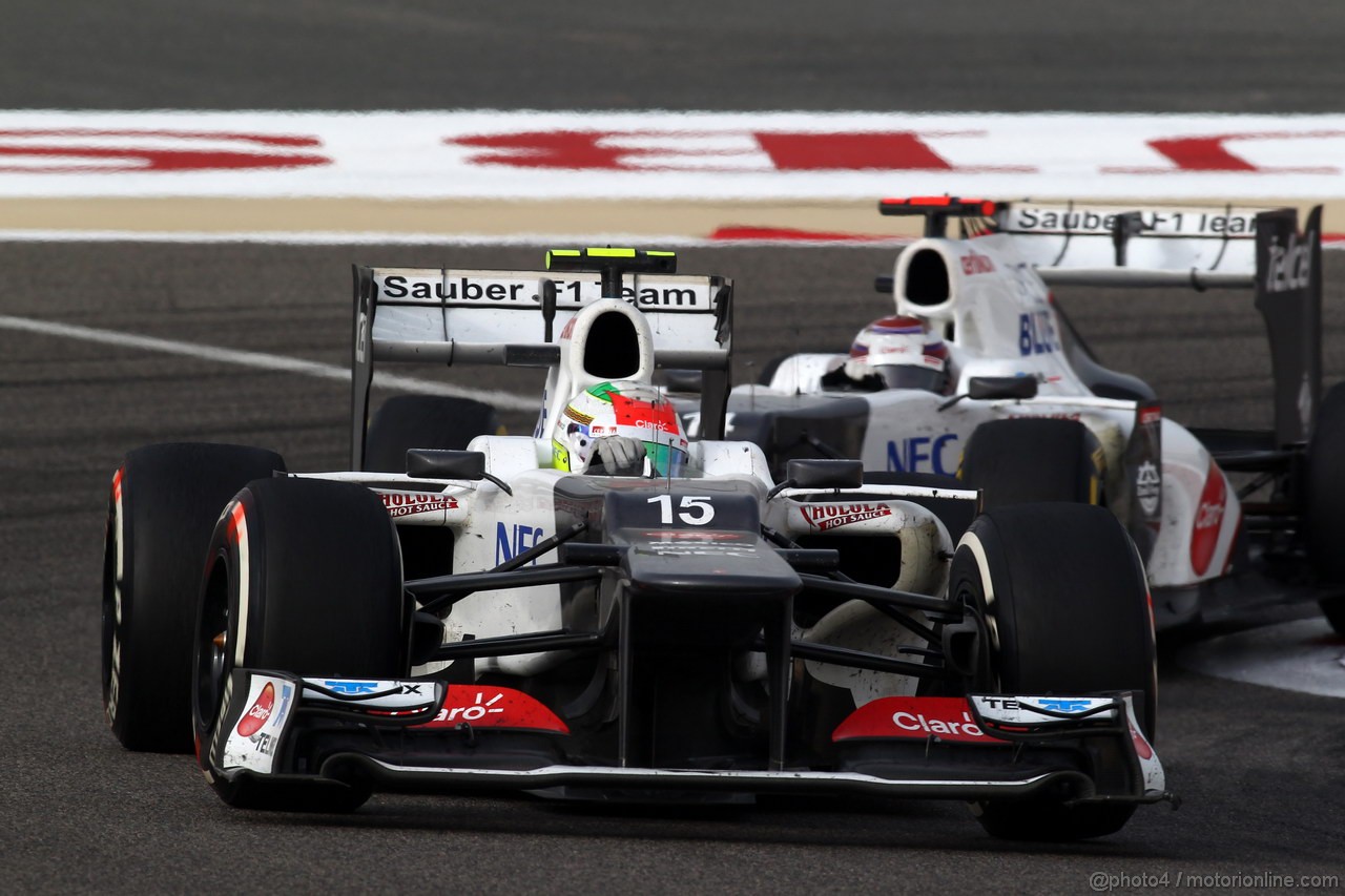 GP BAHRAIN, 22.04.2012- Gara, Sergio Prez (MEX) Sauber F1 Team C31 davanti a Kamui Kobayashi (JAP) Sauber F1 Team C31 