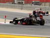 GP BAHRAIN, 22.04.2012- Gara, Kimi Raikkonen (FIN) Lotus F1 Team E20 davanti a Felipe Massa (BRA) Ferrari F2012 
