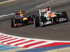 GP BAHRAIN, 22.04.2012- Gara,Paul di Resta (GBR) Sahara Force India F1 Team VJM05 e Mark Webber (AUS) Red Bull Racing RB8 
