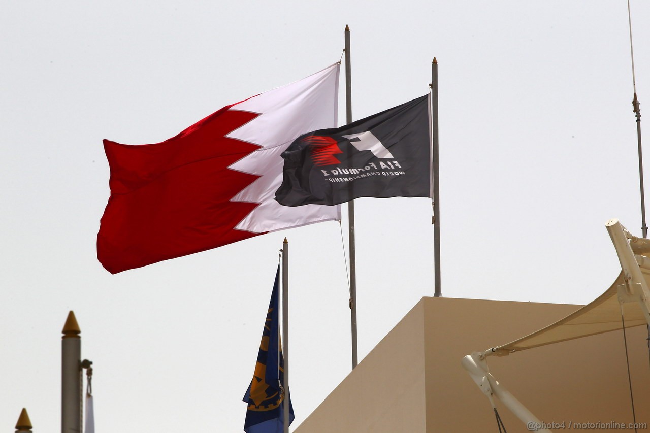 GP BAHRAIN, 19.04.2012- Bahrain e F1 flags