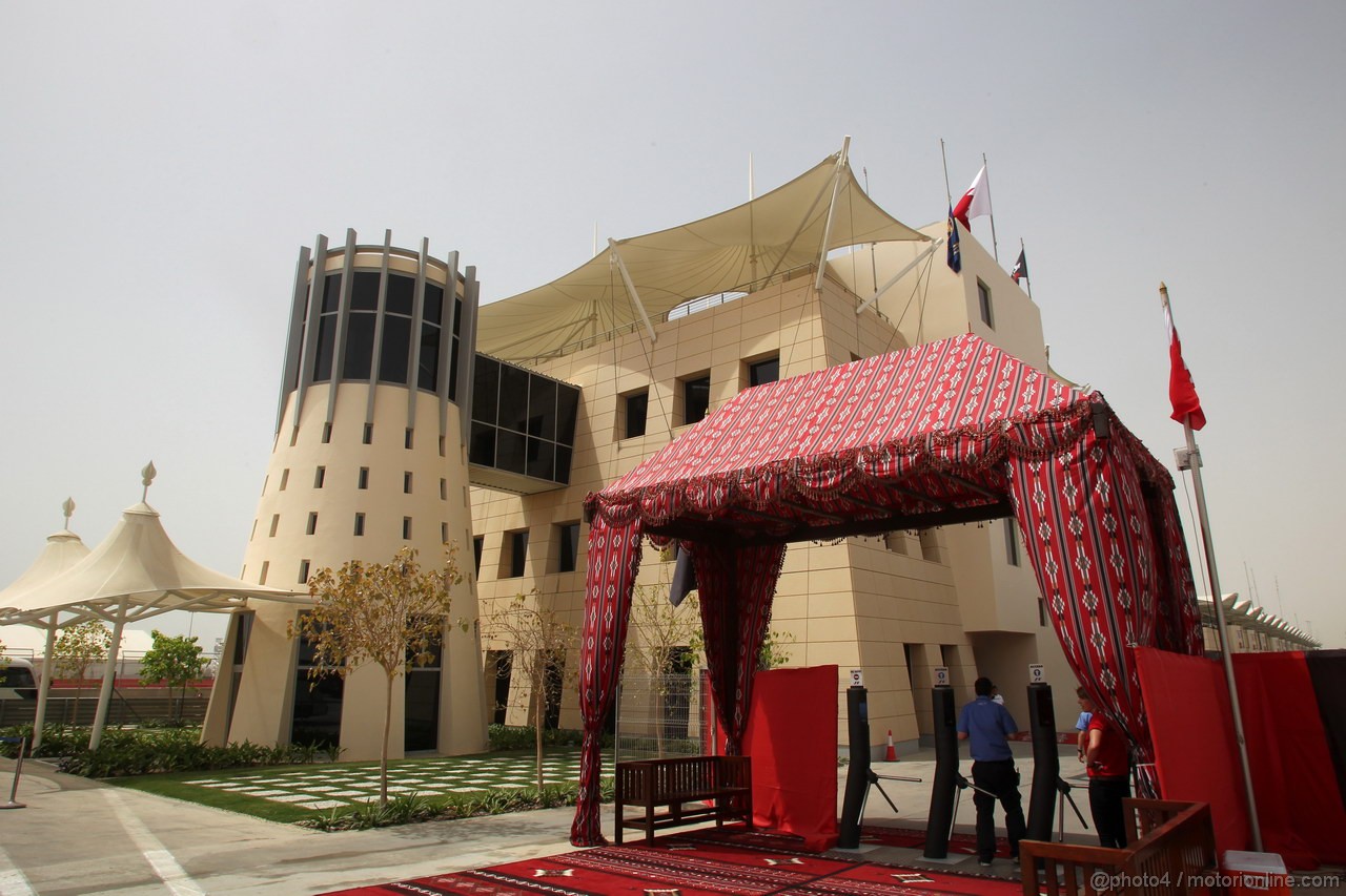 GP BAHRAIN, 19.04.2012-  Entrance of the paddock