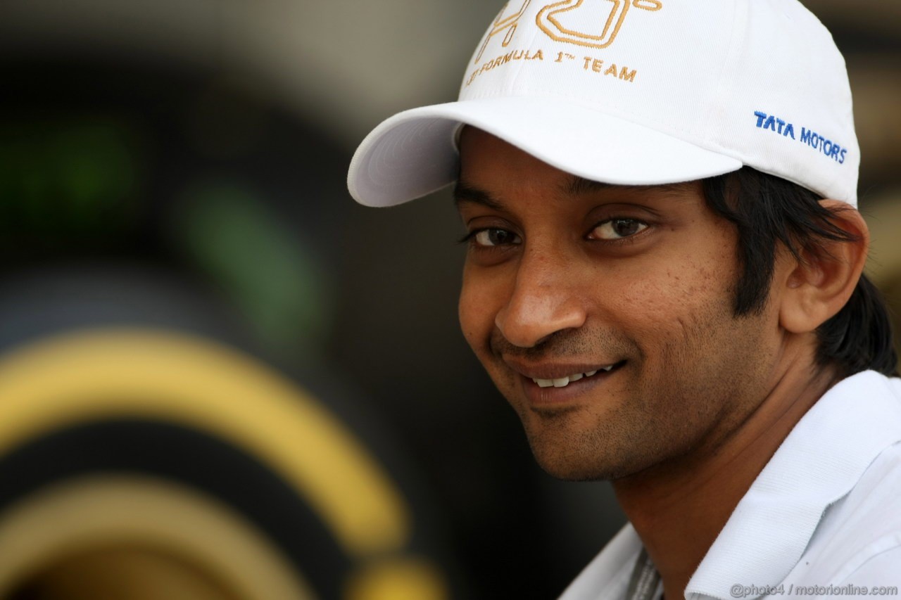 GP BAHRAIN, 19.04.2012- Narain Karthikeyan (IND) HRT Formula 1 Team F112 