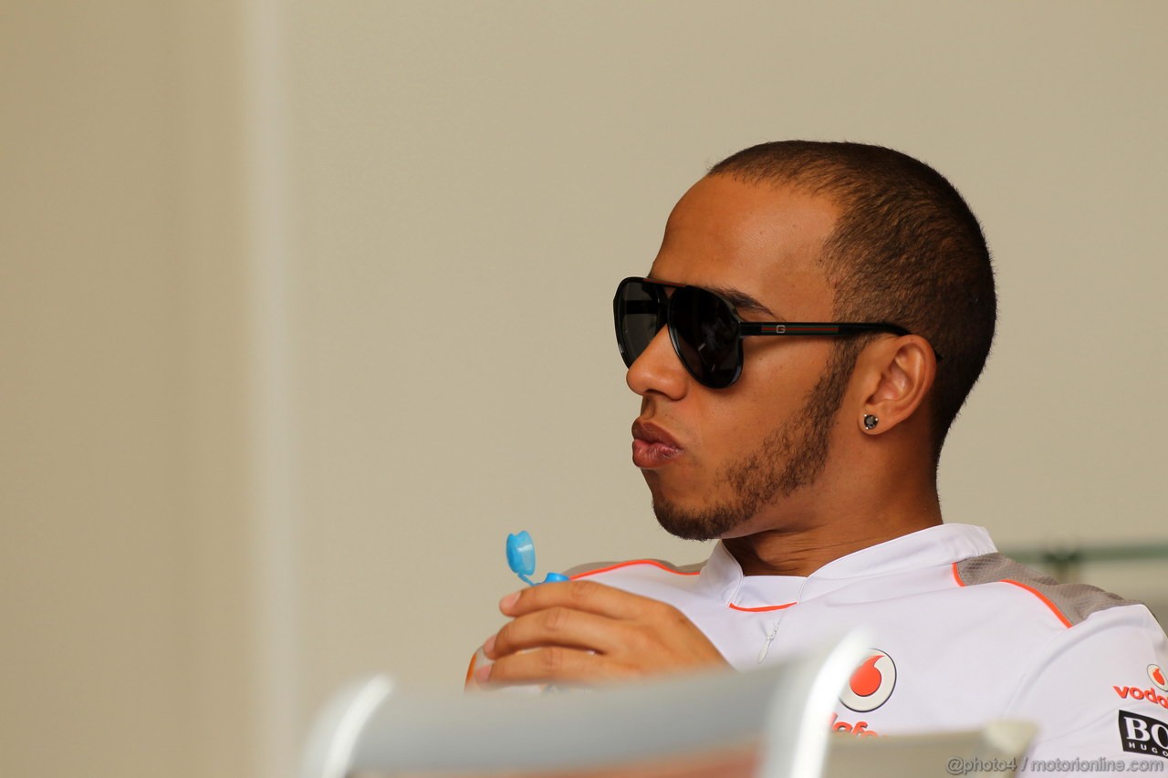 GP BAHRAIN, 19.04.2012- Lewis Hamilton (GBR) McLaren Mercedes MP4-27