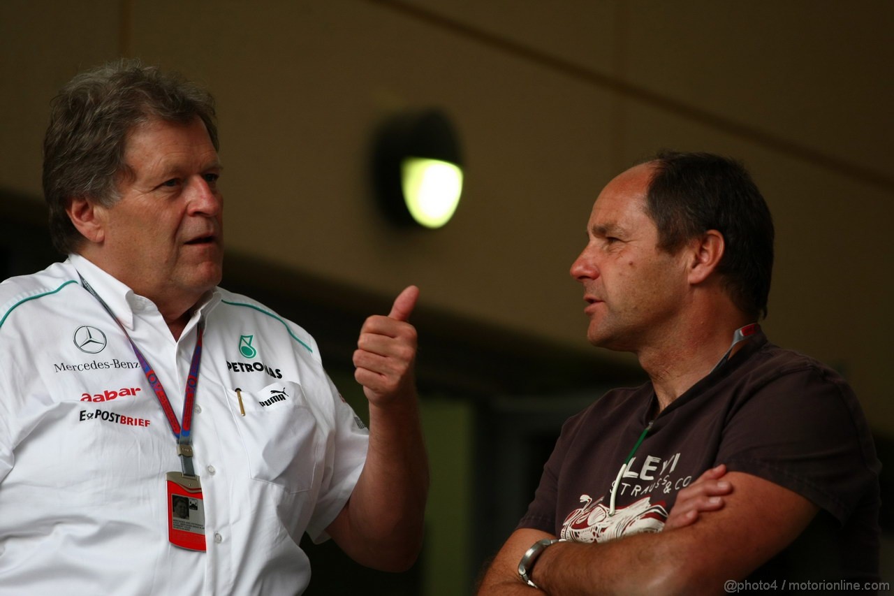 GP BAHRAIN, 19.04.2012- Norbert Haug (GER), Mercedes Motorsport chief e Gerard Berger