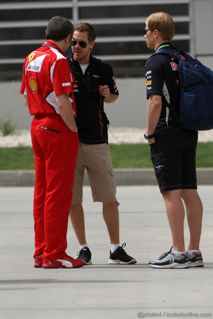 GP BAHRAIN, 21.04.2012- Stefano Domenicali (ITA), Team Principal e Sebastian Vettel (GER) Red Bull Racing RB8 