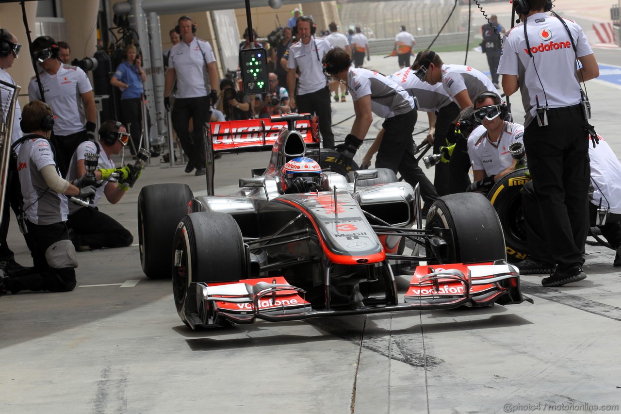GP BAHRAIN, 21.04.2012- Prove Libere 3, Jenson Button (GBR) McLaren Mercedes MP4-27 