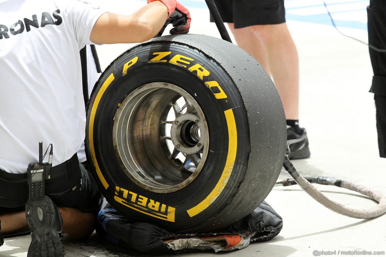 GP BAHRAIN, 21.04.2012- Prove Libere 3, Pirelli Tyre