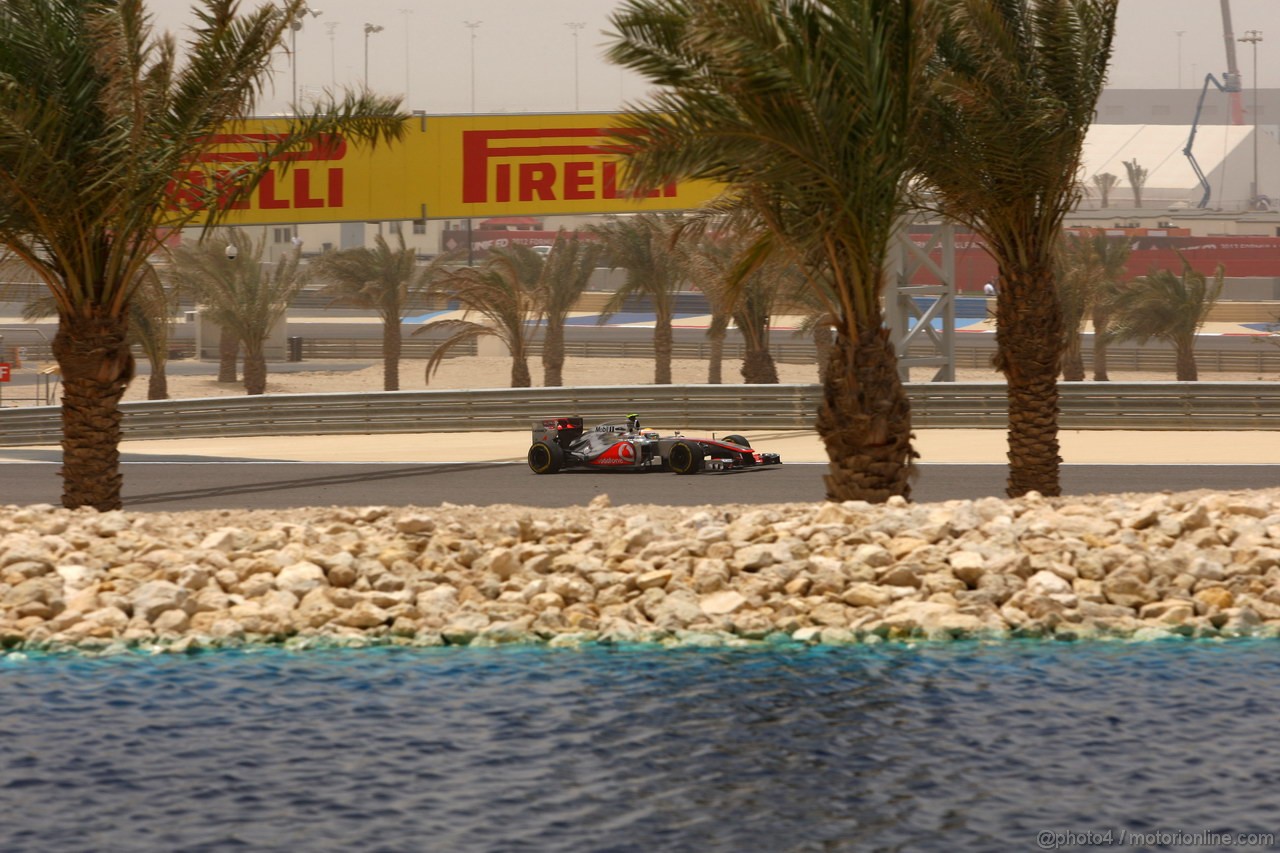 GP BAHRAIN, 20.04.2012- Prove Libere 3, Lewis Hamilton (GBR) McLaren Mercedes MP4-27 