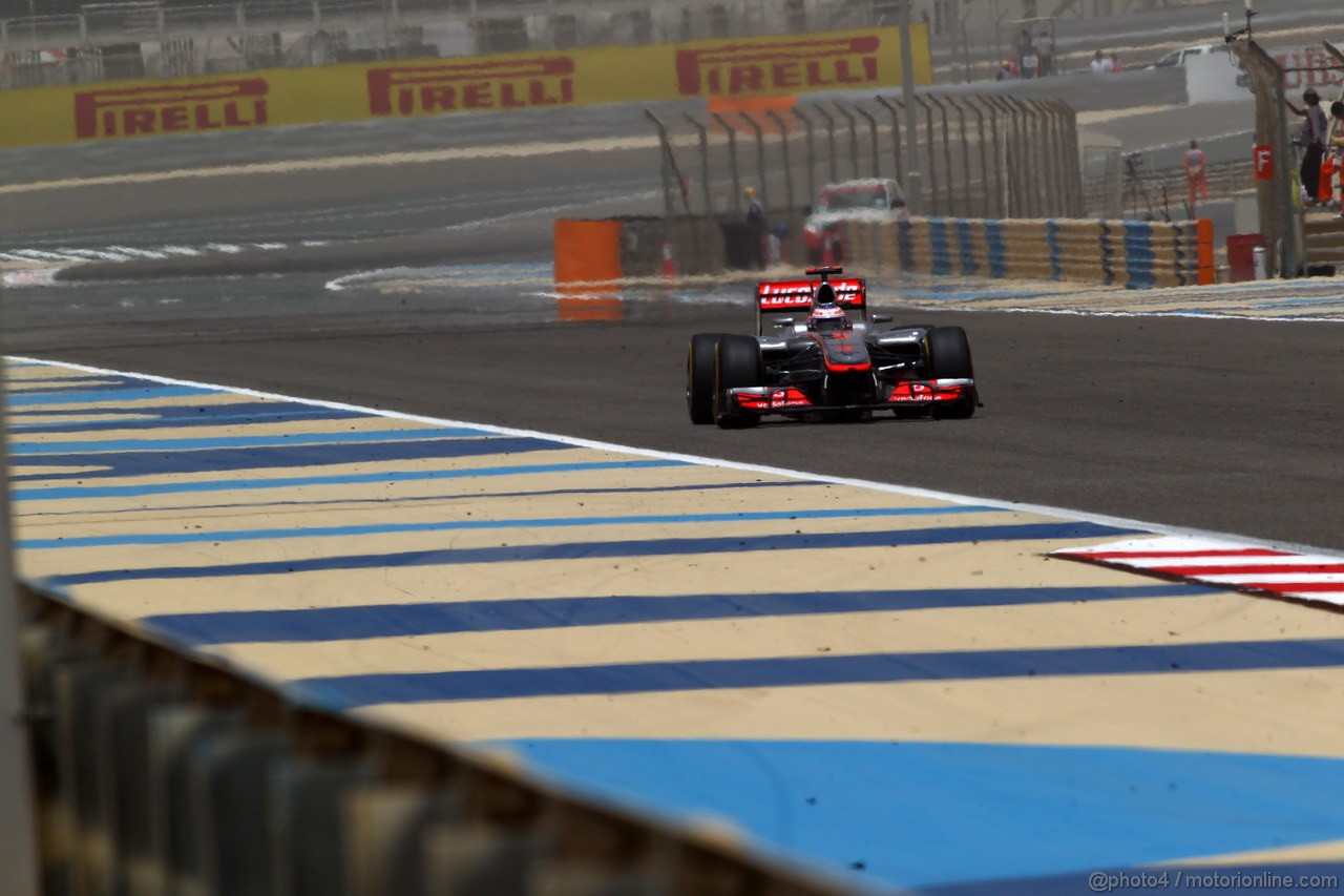 GP BAHRAIN, 20.04.2012- Prove Libere 3, Jenson Button (GBR) McLaren Mercedes MP4-27 