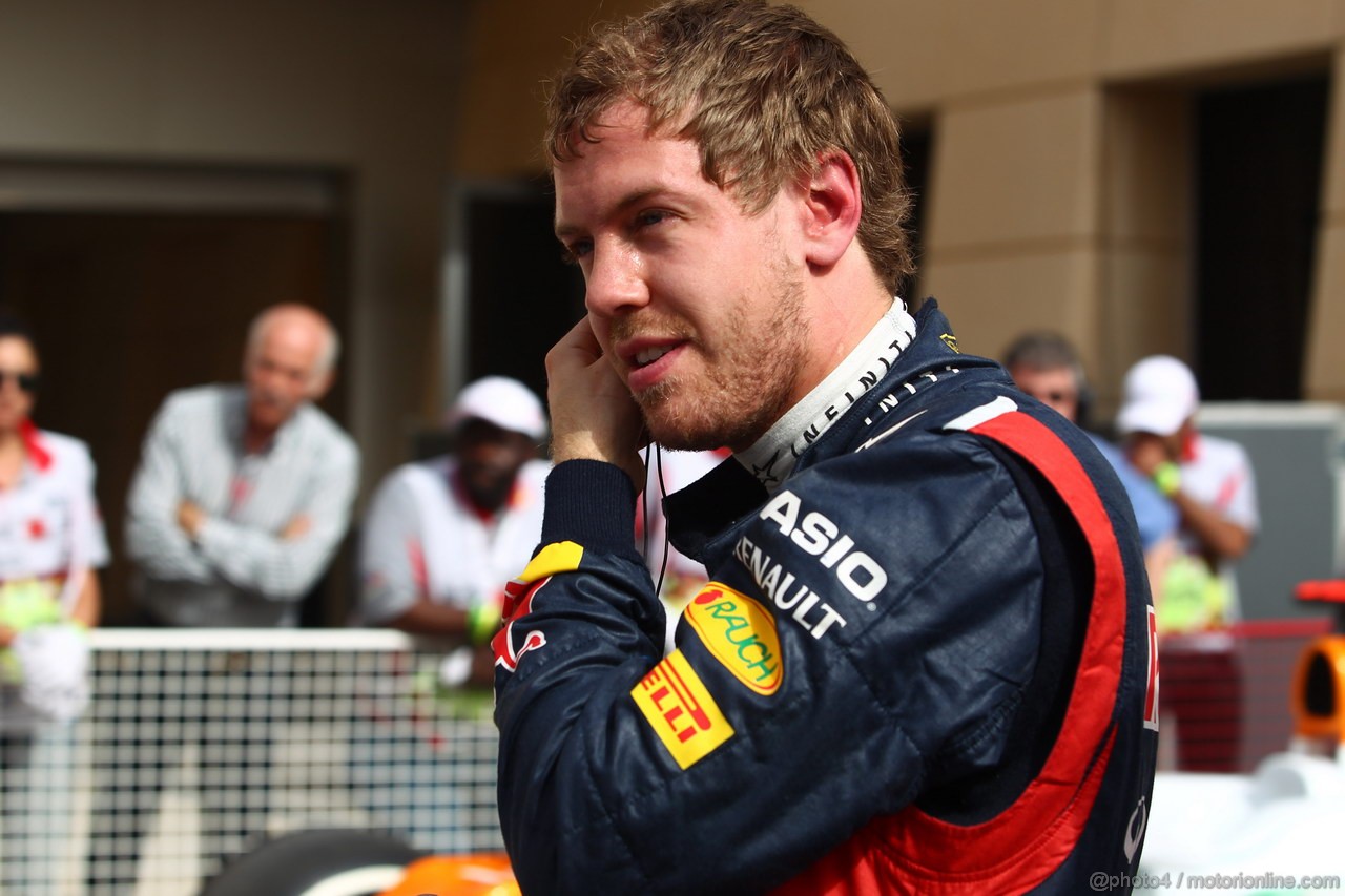 GP BAHRAIN, 21.04.2012.- Qualifiche, Sebastian Vettel (GER) Red Bull Racing RB8 pole position