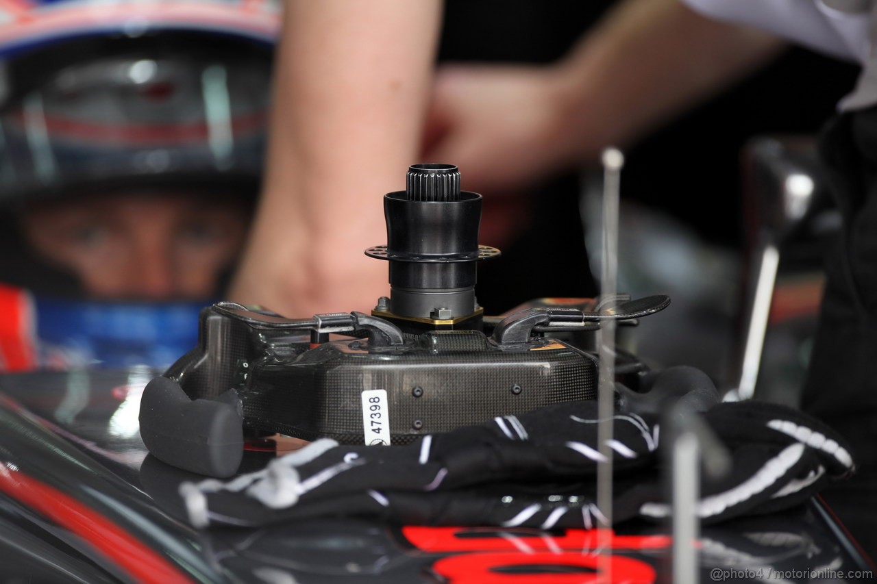 GP BAHRAIN, 20.04.2012- Prove Libere 1, Steering wheel of Jenson Button (GBR) McLaren Mercedes MP4-27 