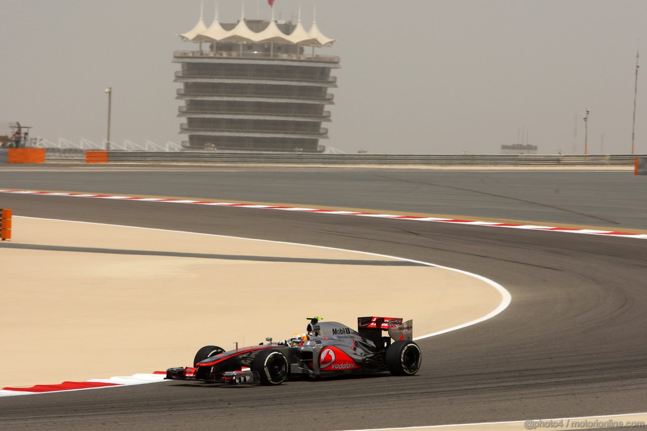 GP BAHRAIN, 20.04.2012- Prove Libere 1, Lewis Hamilton (GBR) McLaren Mercedes MP4-27 