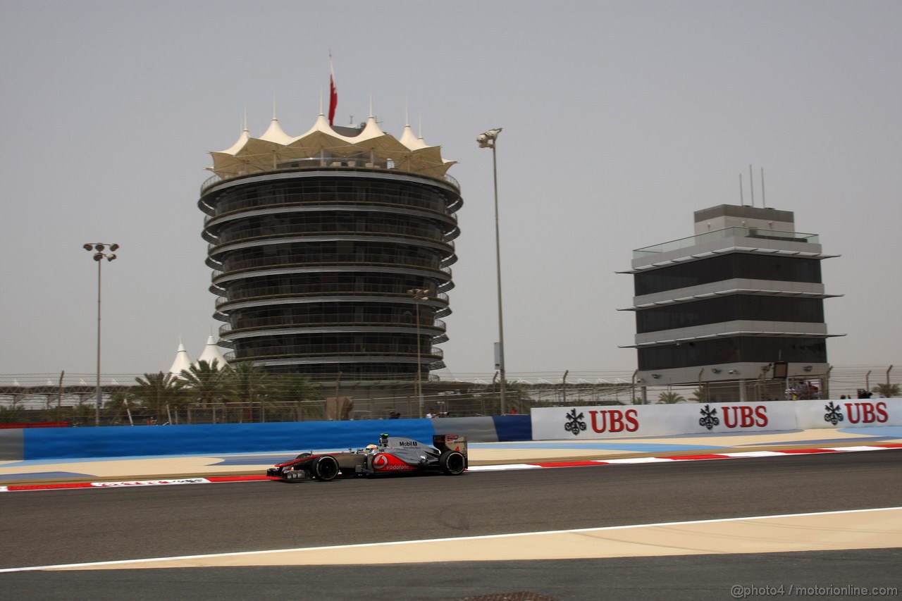 GP BAHRAIN, 20.04.2012- Prove Libere 1, Lewis Hamilton (GBR) McLaren Mercedes MP4-27
