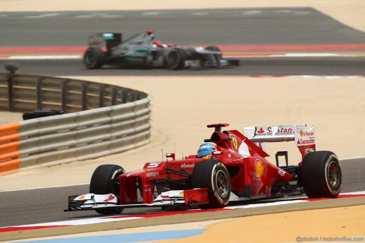 GP BAHRAIN, 20.04.2012- Prove Libere 1, Fernando Alonso (ESP) Ferrari F2012 e Michael Schumacher (GER) Mercedes AMG F1 W03 