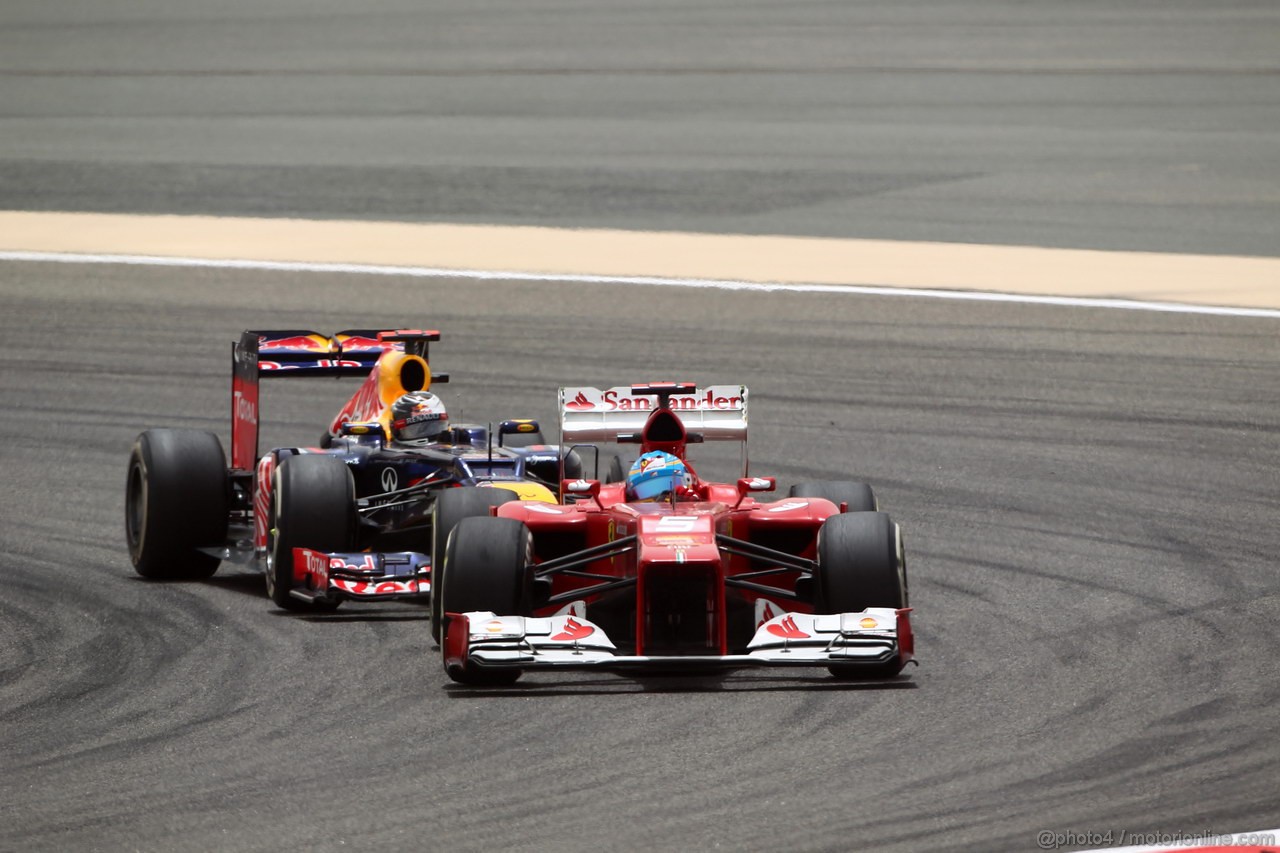 GP BAHRAIN, 20.04.2012- Prove Libere 1, Sebastian Vettel (GER) Red Bull Racing RB8 e Fernando Alonso (ESP) Ferrari F2012 
